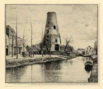 26215 Gezicht op de romp van de uitgebrande molen De Kat aan de Vleutensevaart en de Vleutenseweg te Utrecht, uit het westen.
